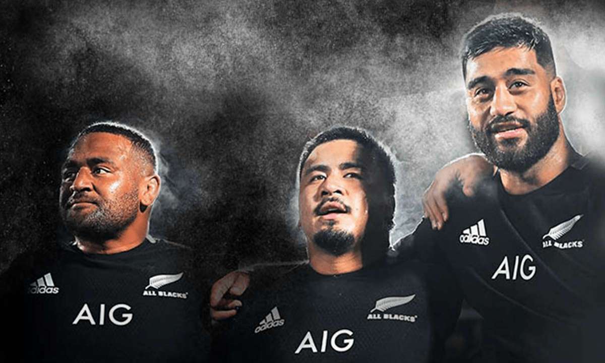 All Blacks players arm in arm